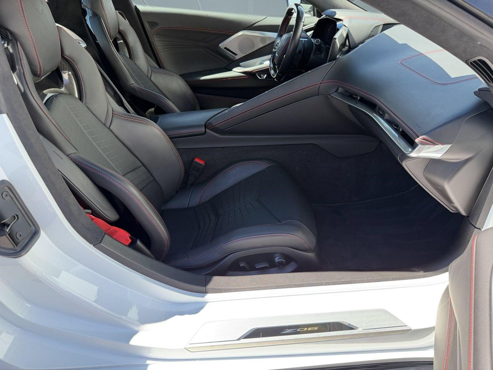Used 2024 Chevrolet Corvette Z06 RWD image 25