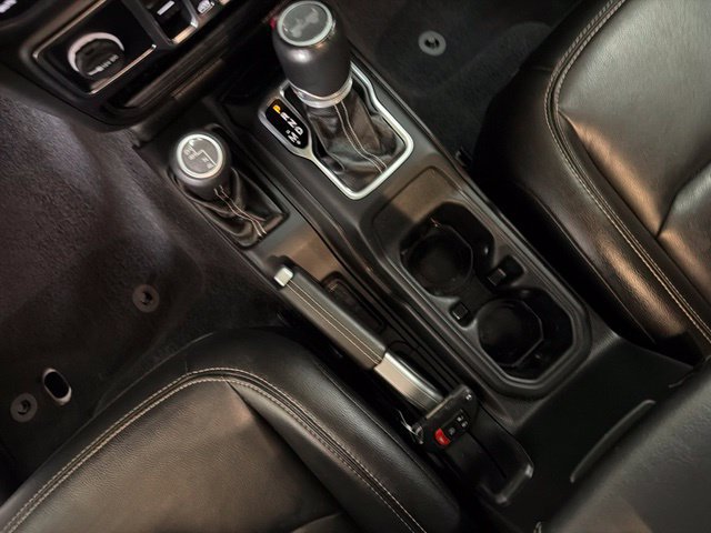 Used 2022 Jeep Wrangler Unlimited Sahara w/ Cold Weather Group AWD/4WD image 27