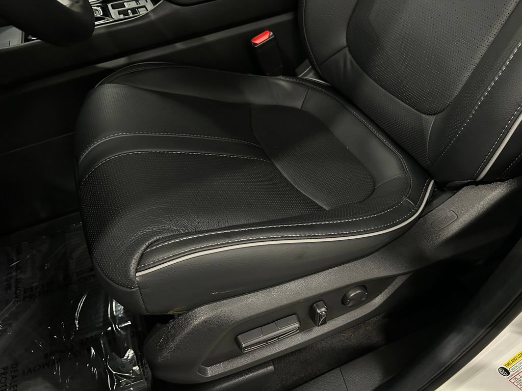 Used 2025 Honda Pilot Elite image 18