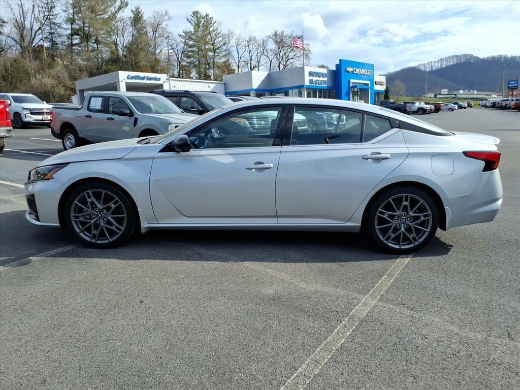 Used 2023 Nissan Altima 2.0 SR video 2