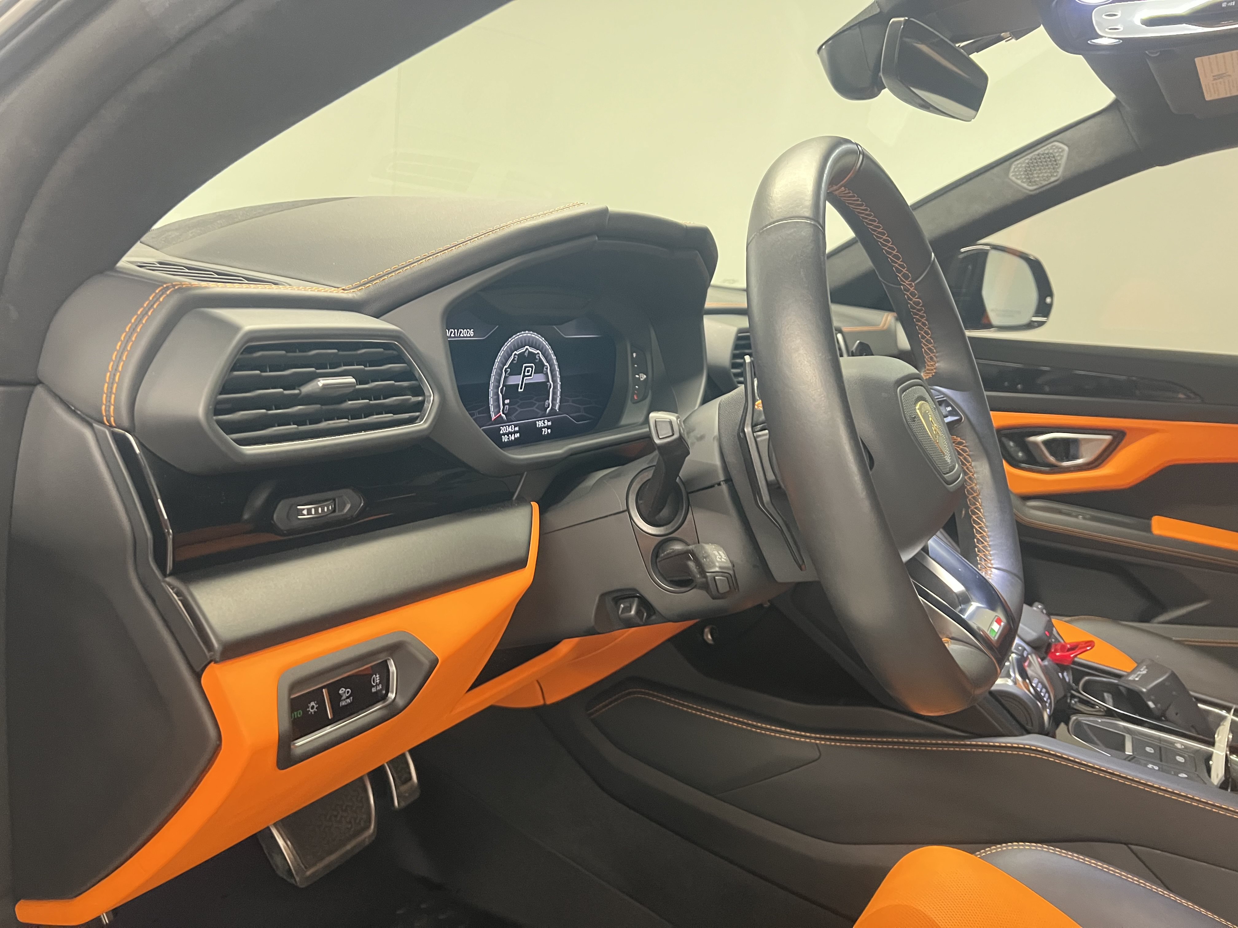 Used 2021 Lamborghini Urus AWD/4WD image 14