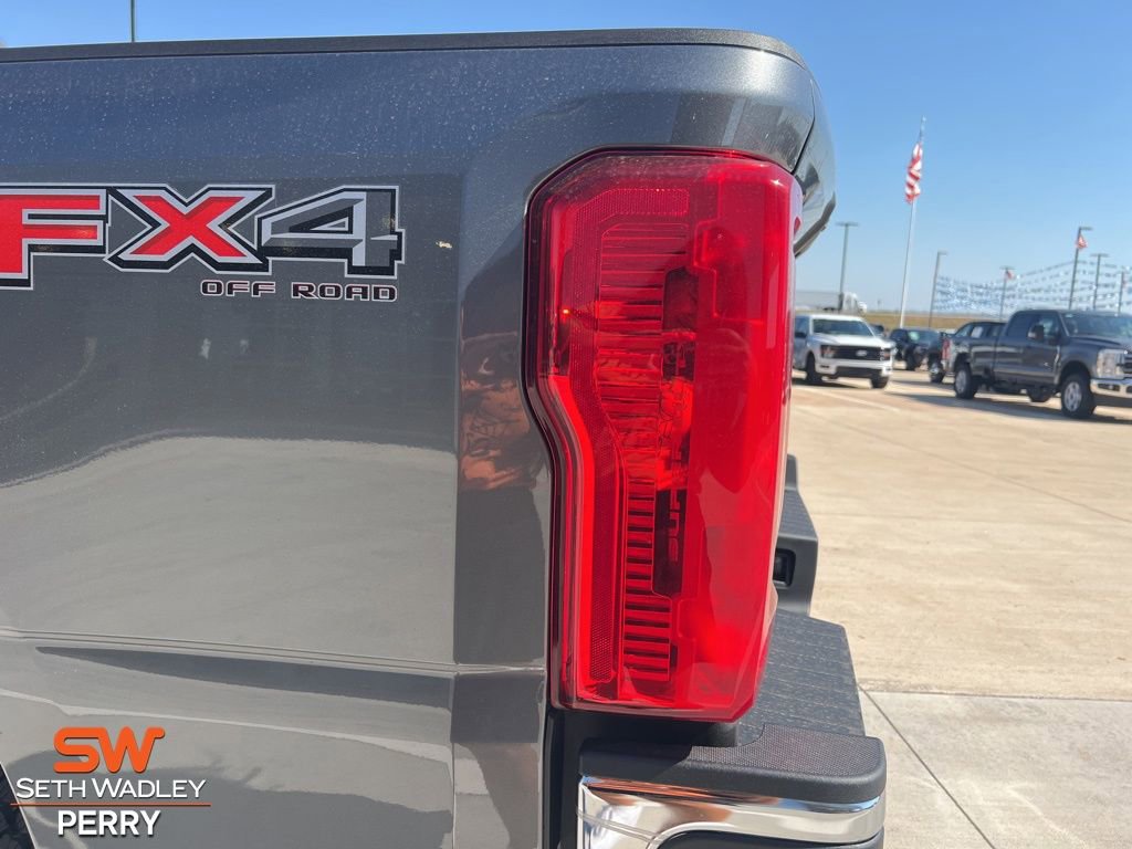 New 2026 Ford F250 XLT w/ FX4 Off-Road Package image 7