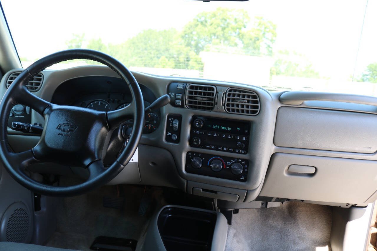 Used 2004 Chevrolet Blazer LS w/ Preferred Equipment Group AWD/4WD image 43
