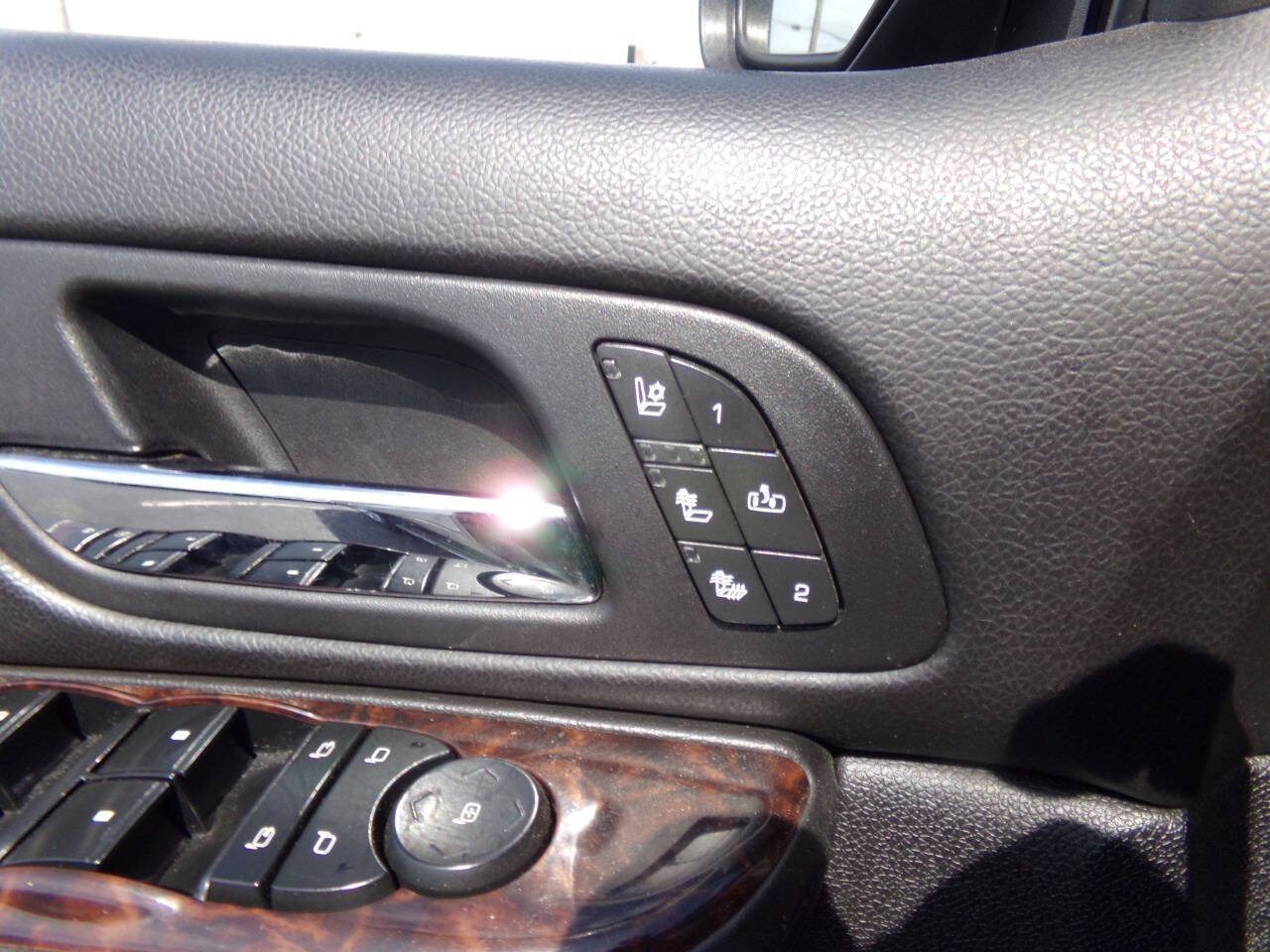 Used 2013 GMC Yukon XL Denali image 29