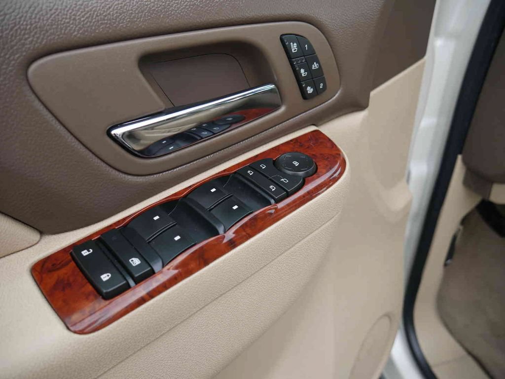 Used 2011 Chevrolet Suburban LTZ AWD/4WD image 25