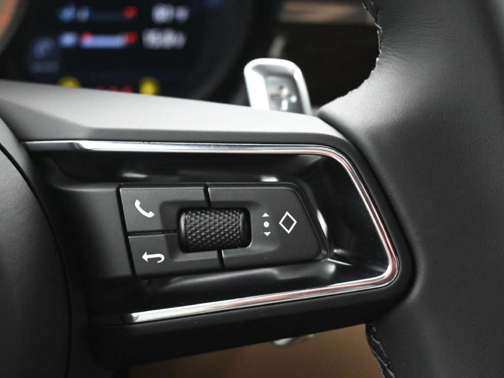 Certified 2026 Porsche Macan AWD/4WD image 21