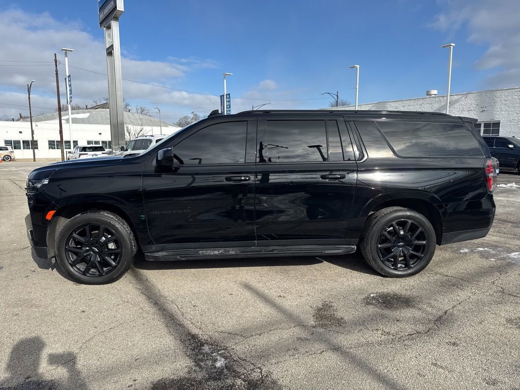 Used 2023 Chevrolet Suburban RST AWD/4WD image 2