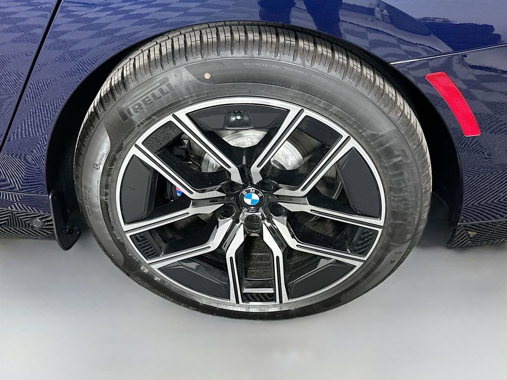 New 2026 BMW 750e xDrive w/ Executive Package image 23