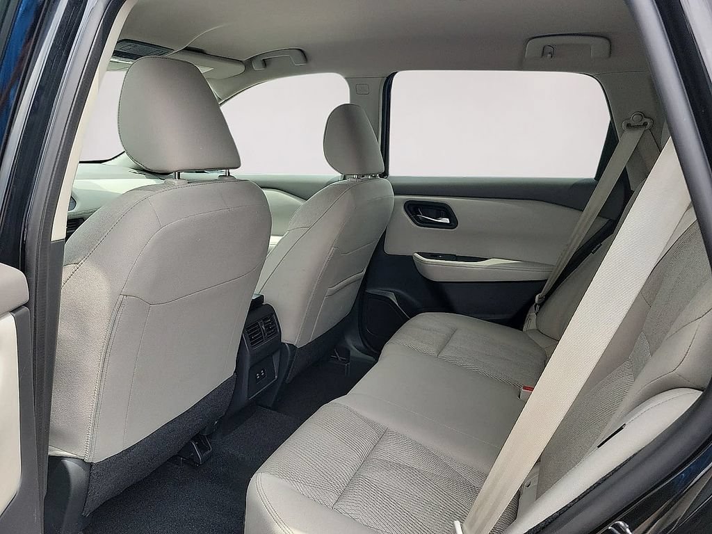 Used 2025 Nissan Rogue SV FWD image 9