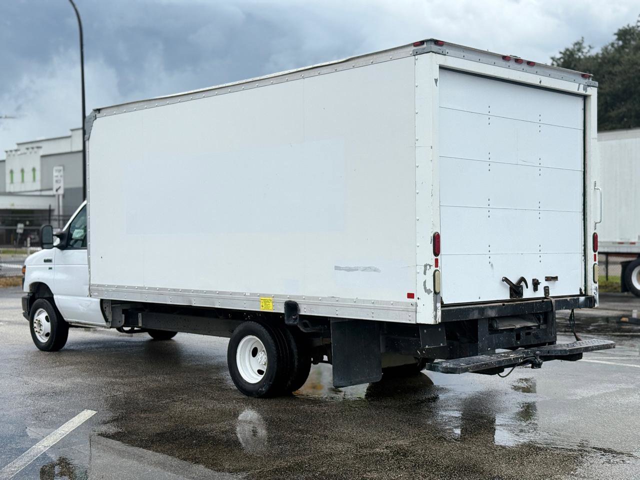 Used 2015 Ford E-350 and Econoline 350 Super Duty image 3