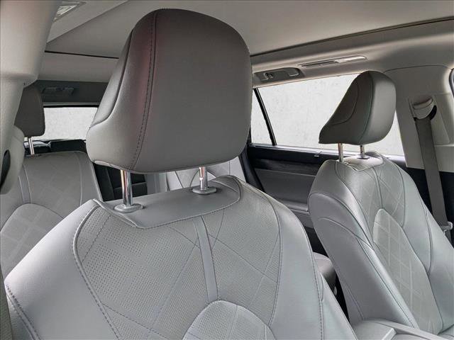 Used 2022 Toyota Highlander Platinum AWD/4WD image 20