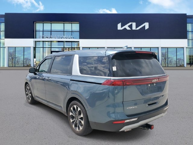 Used 2024 Kia Carnival EX FWD image 4