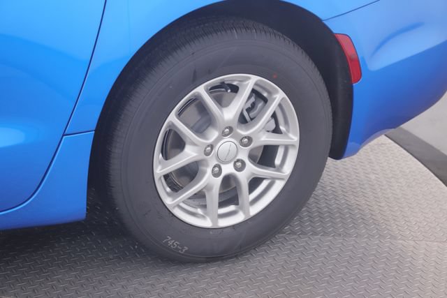 New 2027 Chrysler Pacifica Select FWD image 14