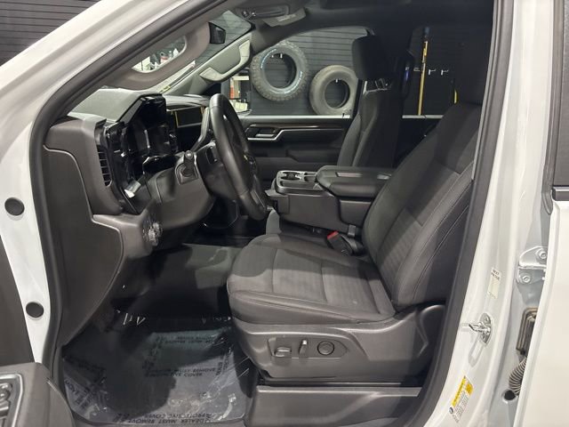 Used 2025 Chevrolet Silverado 2500 LT w/ Convenience Package image 11