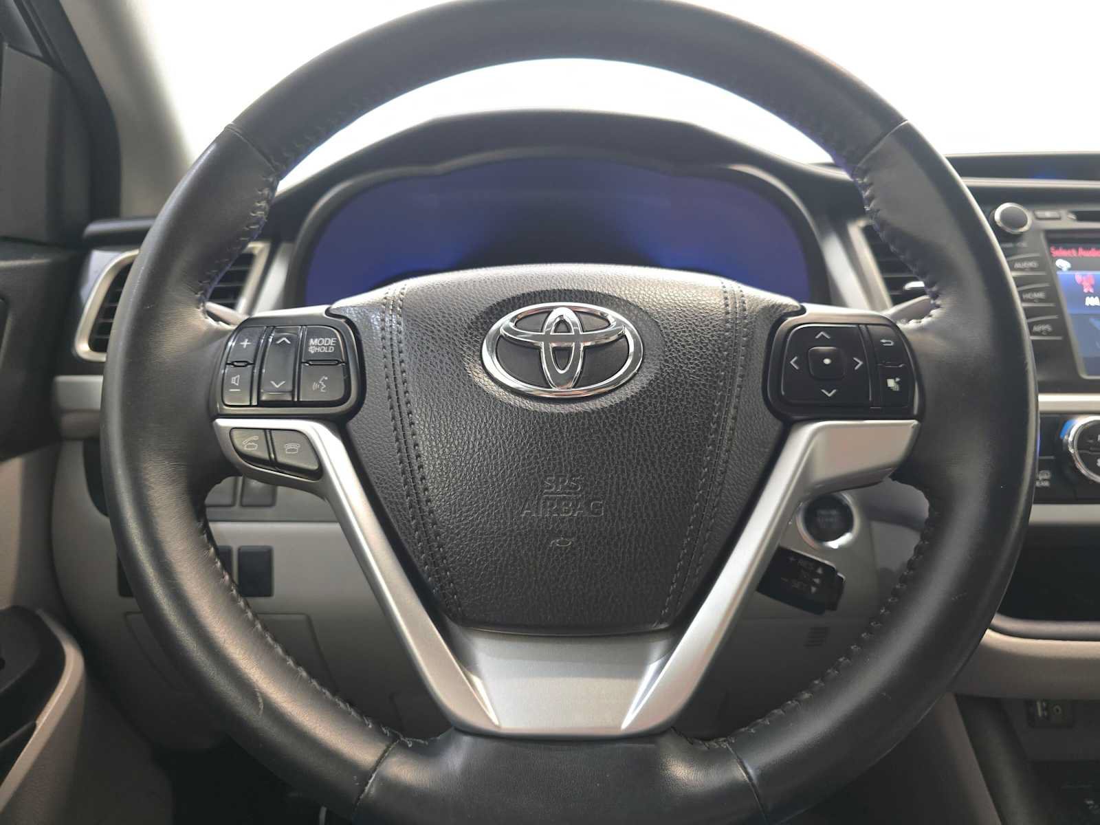 Used 2016 Toyota Highlander XLE AWD/4WD image 11