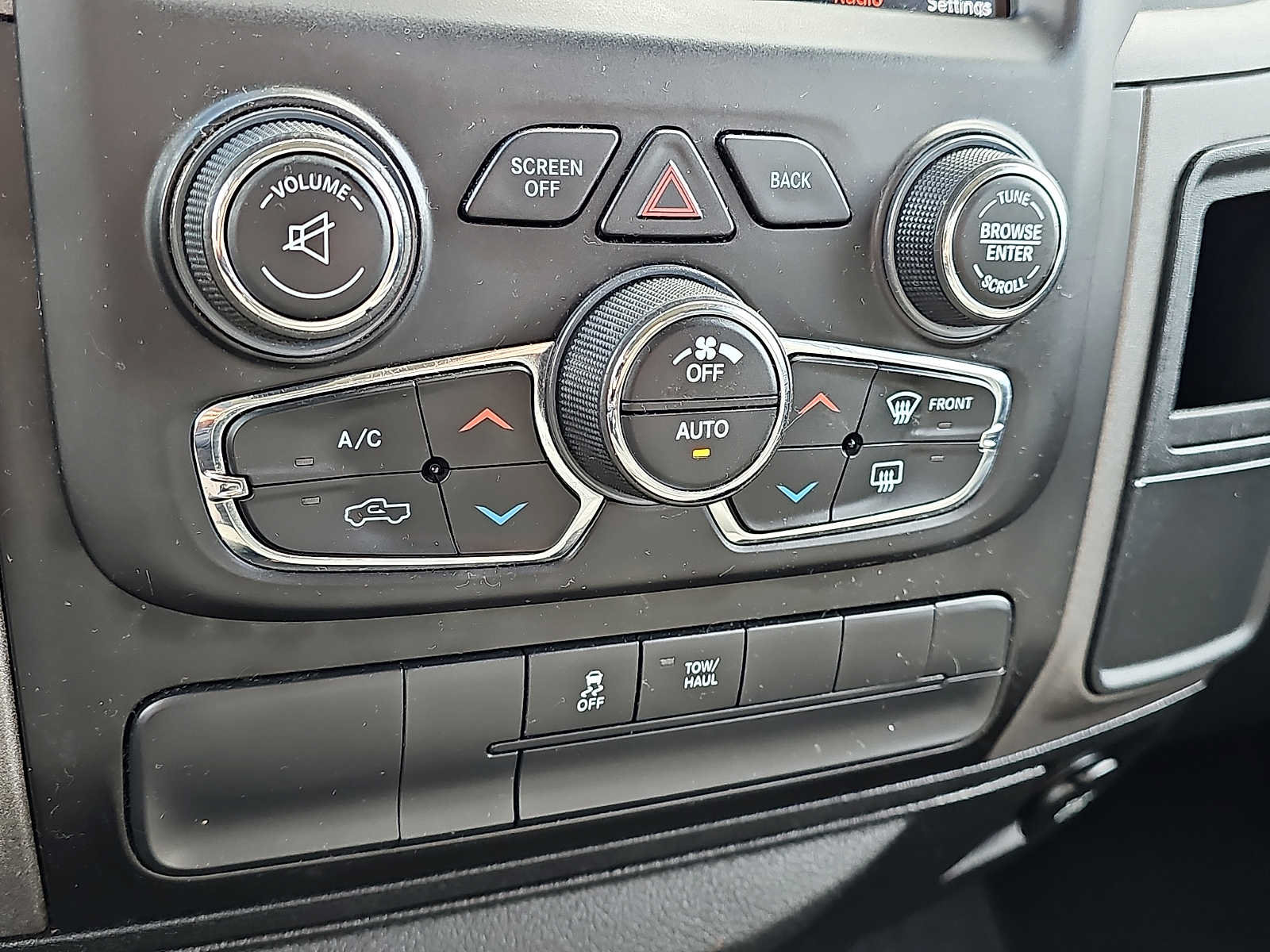 Used 2019 RAM 1500 Express w/ Express Value Package AWD/4WD image 15