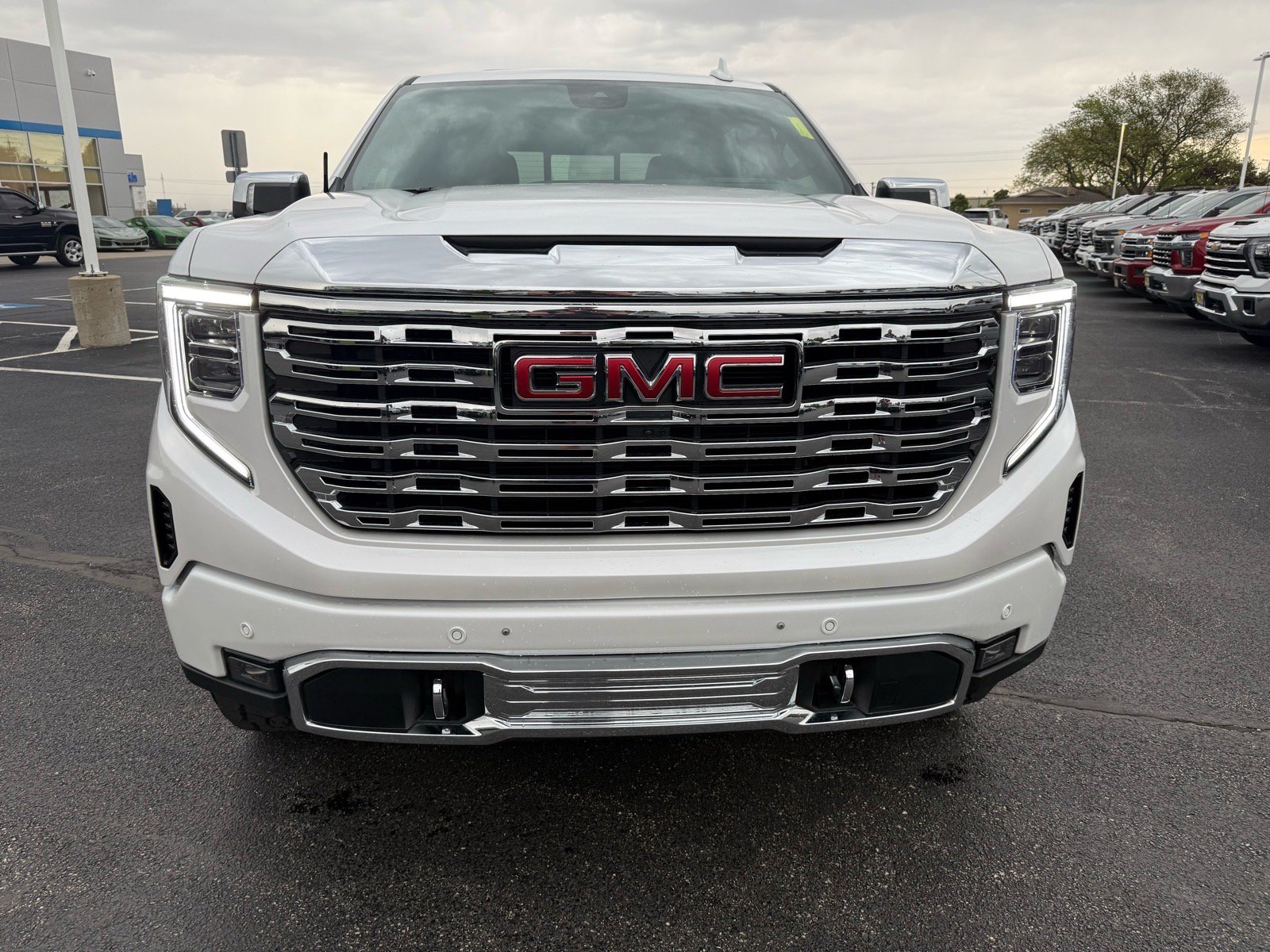 Used 2025 GMC Sierra 1500 Denali w/ Denali Reserve Package AWD/4WD image 8