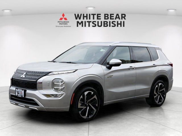 Used 2025 Mitsubishi Outlander SEL AWD/4WD image 3