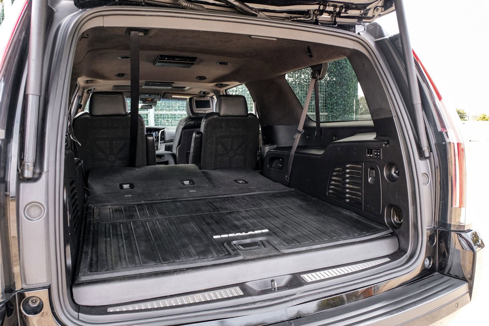 Used 2019 Cadillac Escalade ESV Platinum image 47