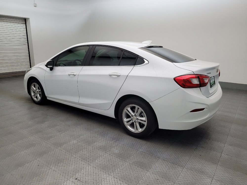 Used 2018 Chevrolet Cruze LT FWD image 3