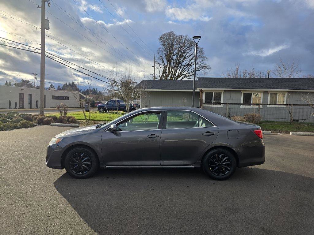Used 2012 Toyota Camry LE image 8