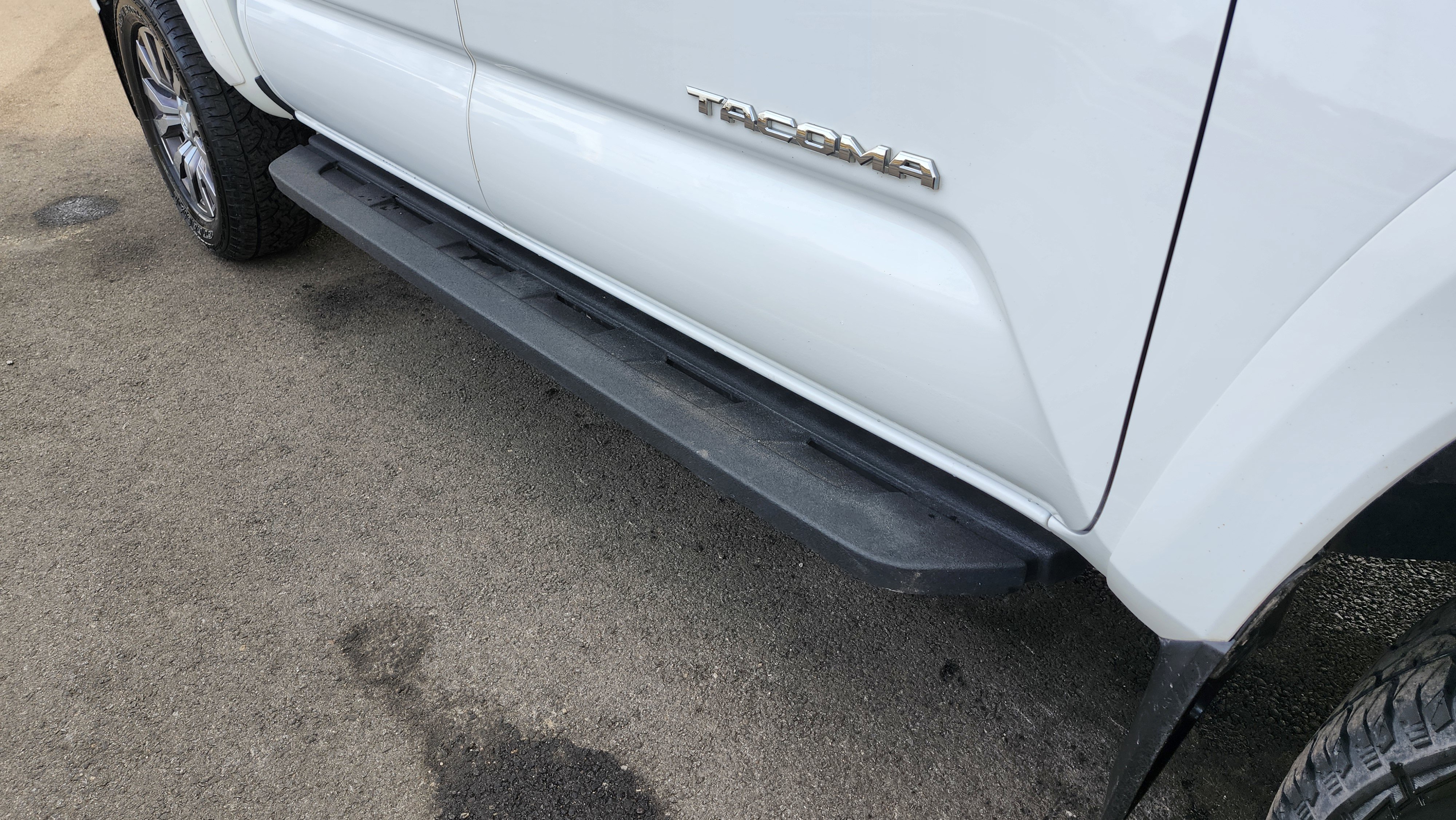 Used 2020 Toyota Tacoma Limited image 14