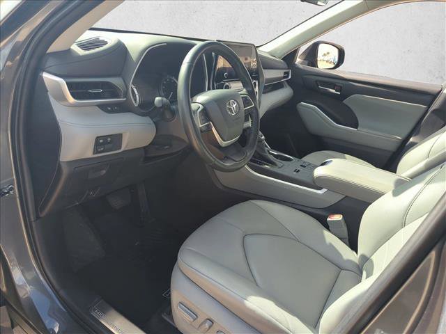 Used 2023 Toyota Highlander XLE image 9