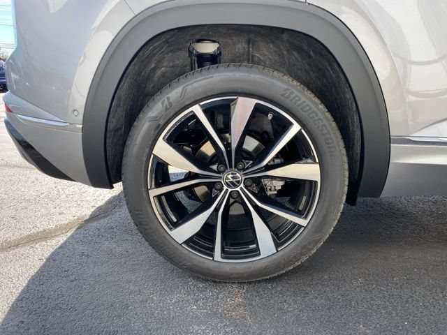 New 2026 Volkswagen Atlas Cross Sport SEL Premium R-Line AWD/4WD image 23