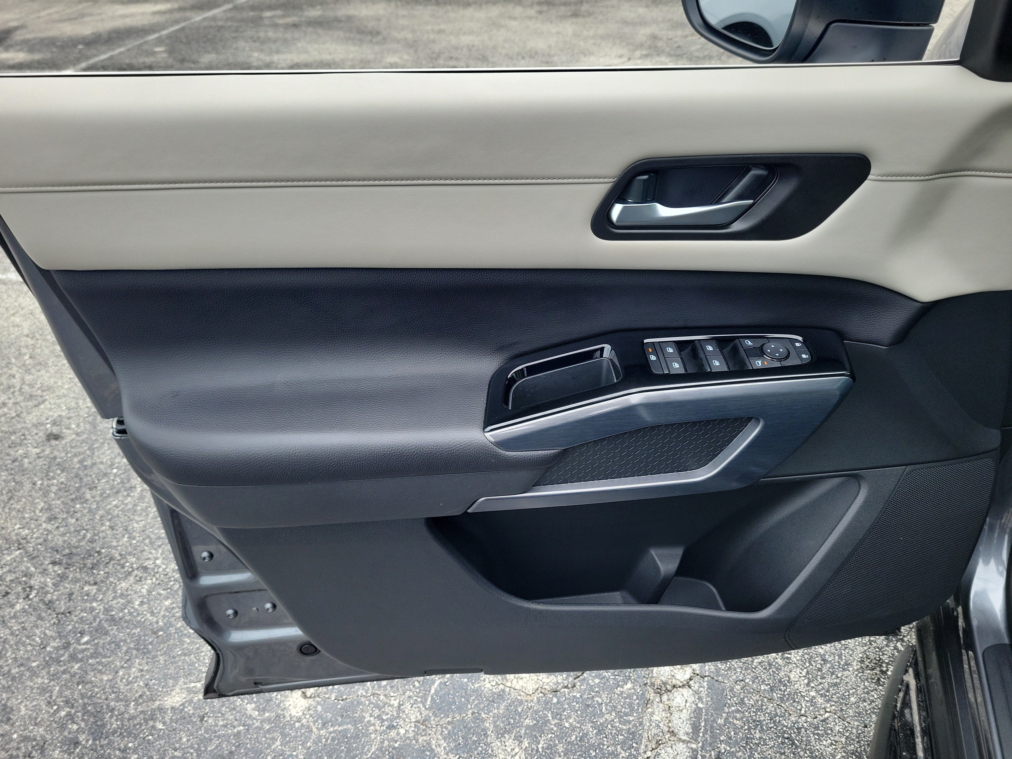 Certified 2024 Nissan Pathfinder SL w/ SL Premium Package FWD image 10
