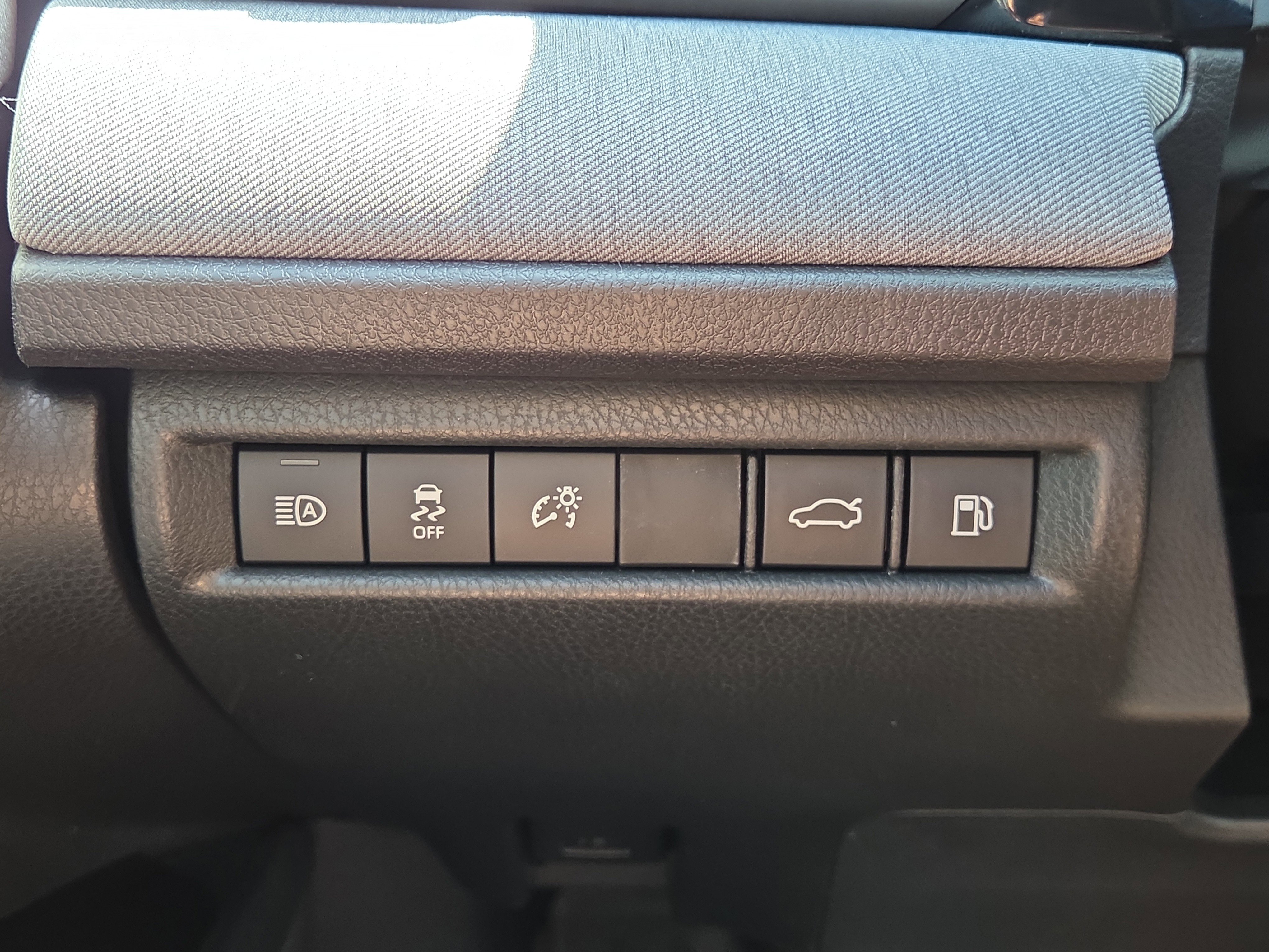 Used 2026 Toyota Camry LE w/ Convenience Package FWD image 26