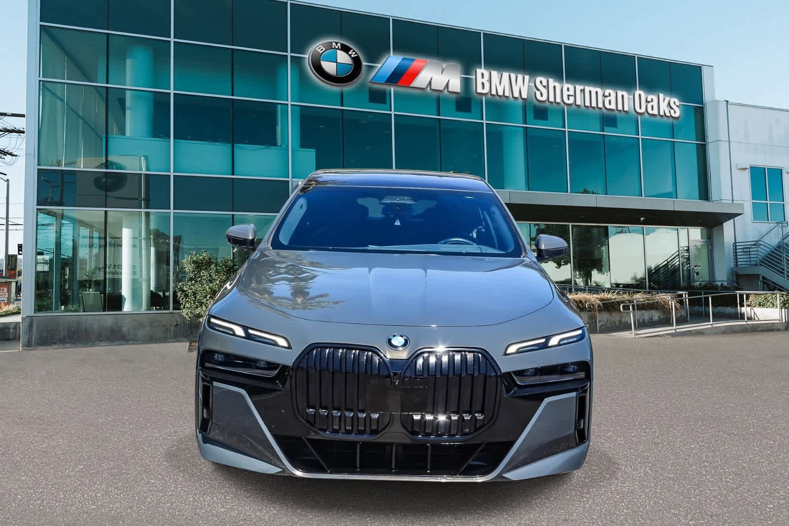 Certified 2023 BMW 740i RWD image 2