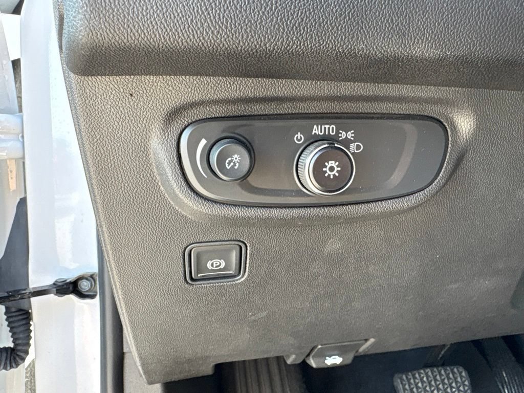 Used 2024 GMC Terrain SLE AWD/4WD image 14