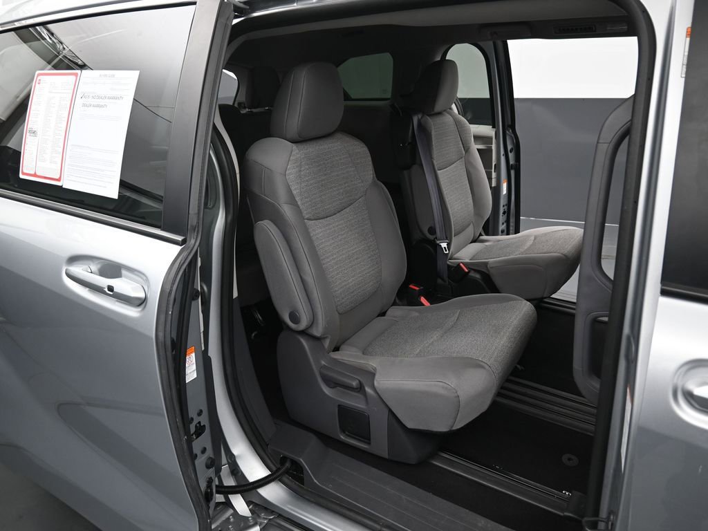 Certified 2024 Toyota Sienna LE image 32