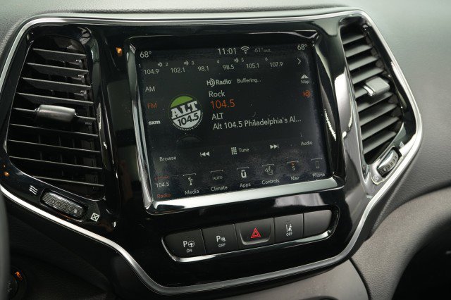 Used 2019 Jeep Cherokee Limited w/ Luxury Group AWD/4WD image 36