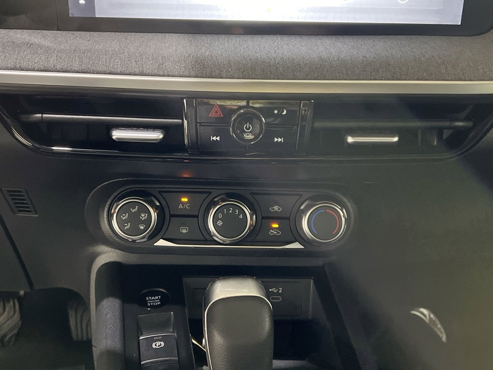 Used 2025 Nissan Kicks SV image 19