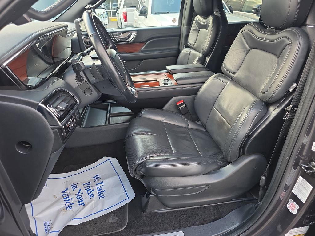Used 2023 Lincoln Navigator Reserve image 12