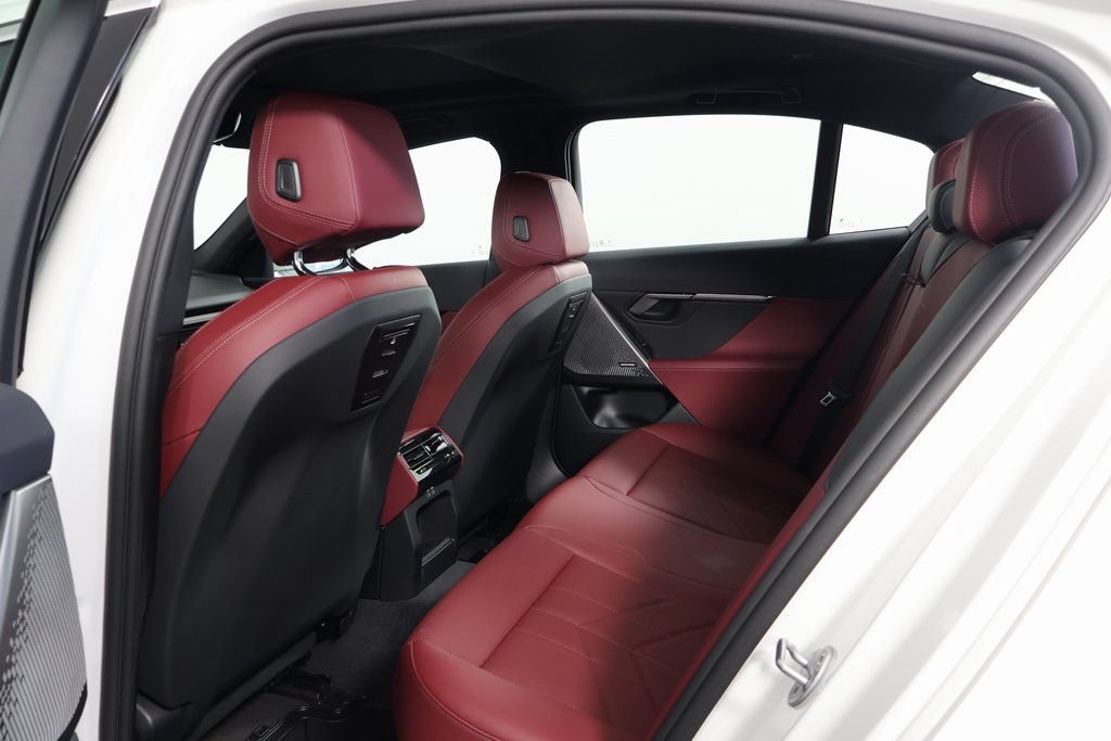 Used 2025 BMW 530i w/ Premium Package RWD image 10