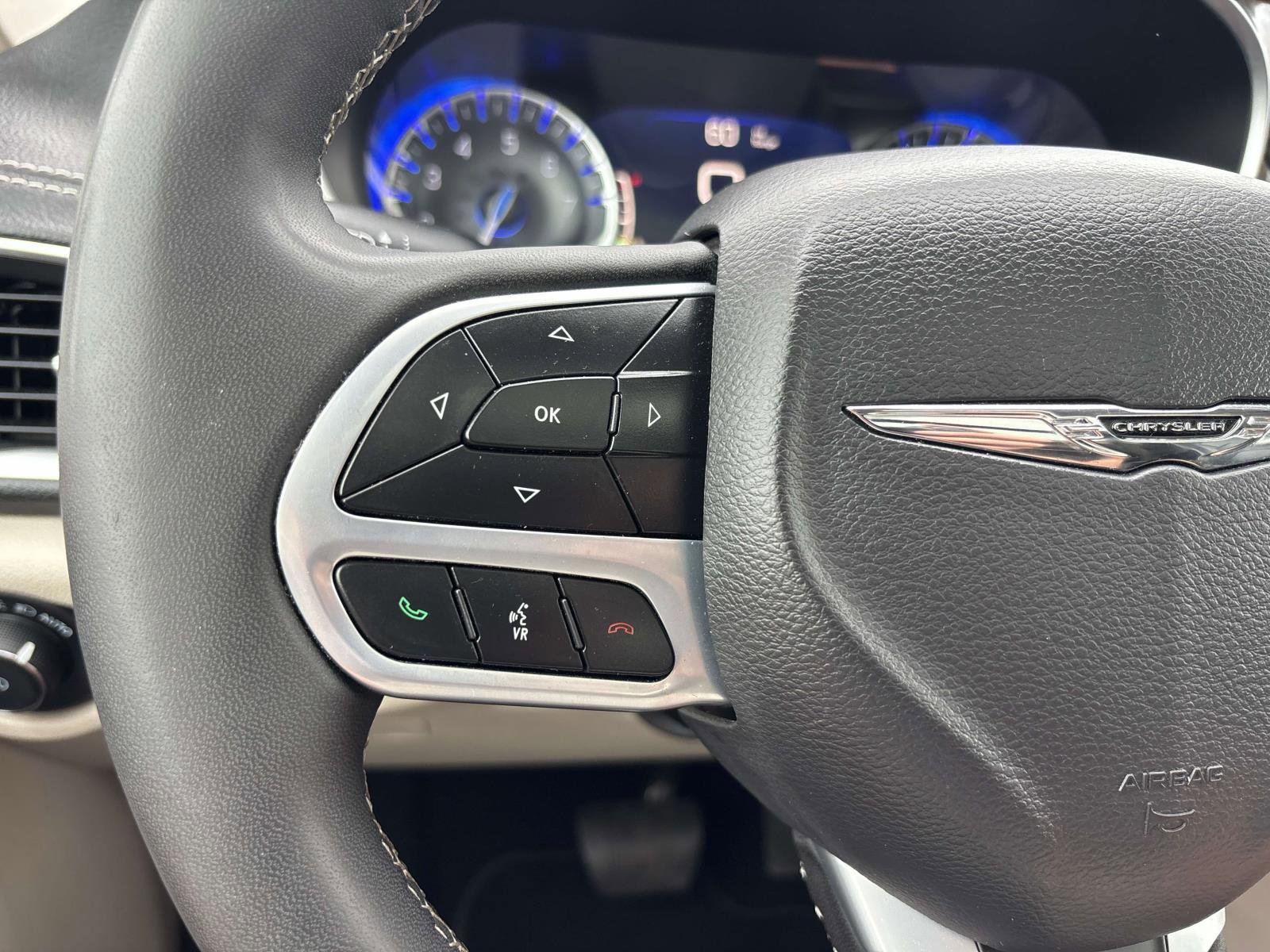 Used 2023 Chrysler Pacifica Limited image 22