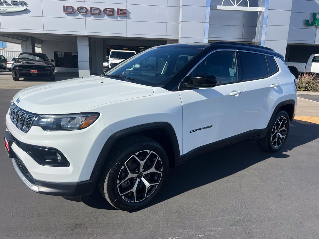 Used 2025 Jeep Compass Limited AWD/4WD image 3