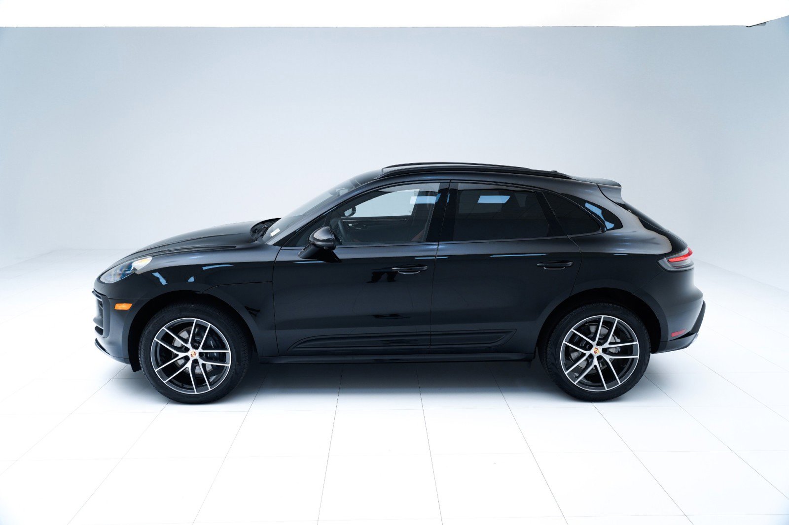 New 2026 Porsche Macan image 2