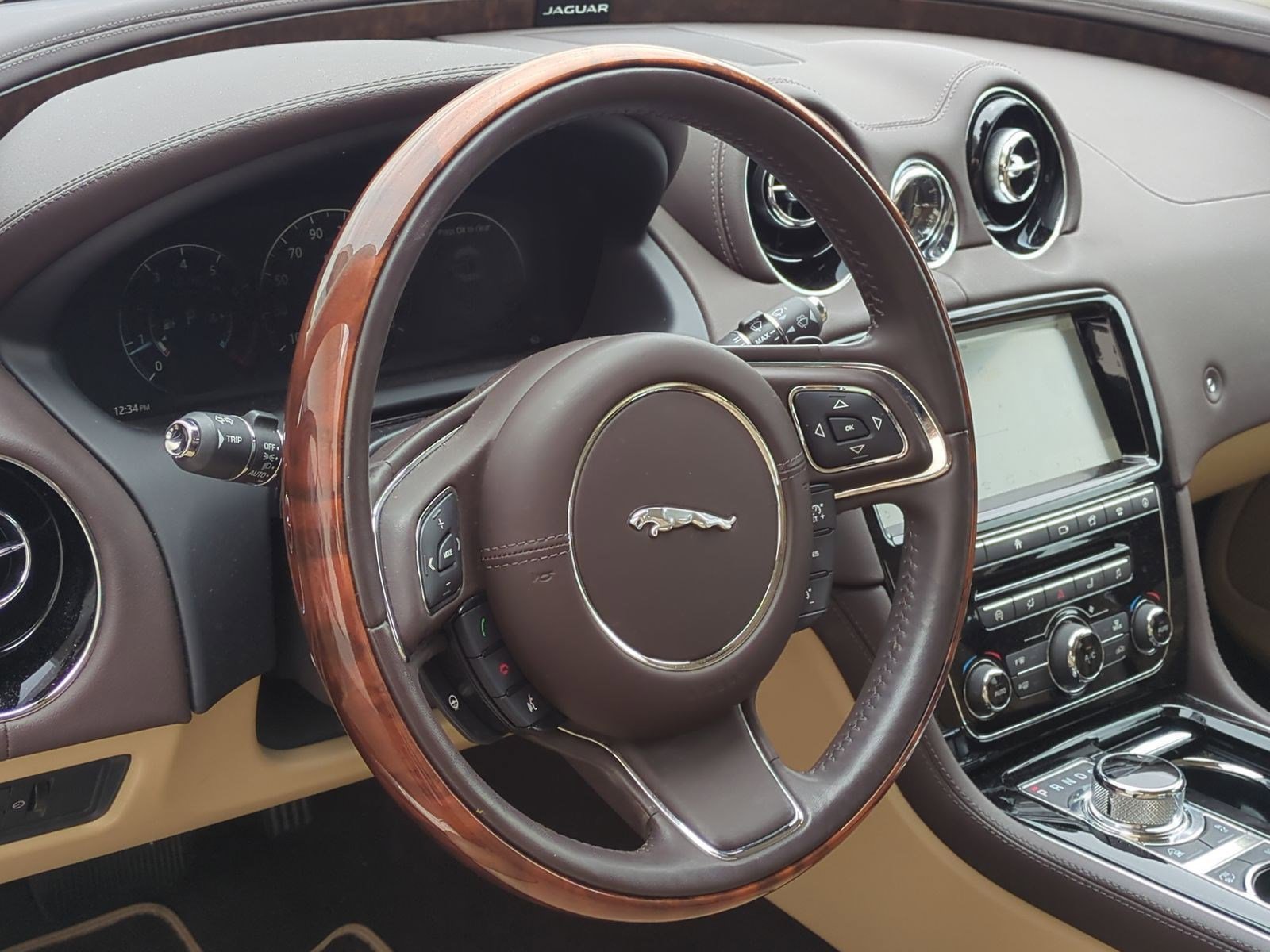 Used 2019 Jaguar XJ R-Sport AWD/4WD image 17