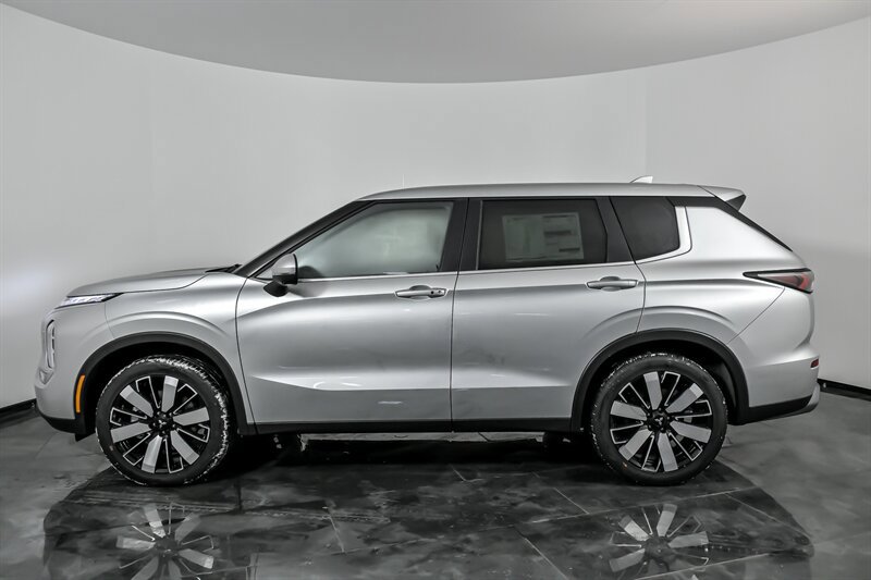 New 2026 Mitsubishi Outlander SE AWD/4WD image 6