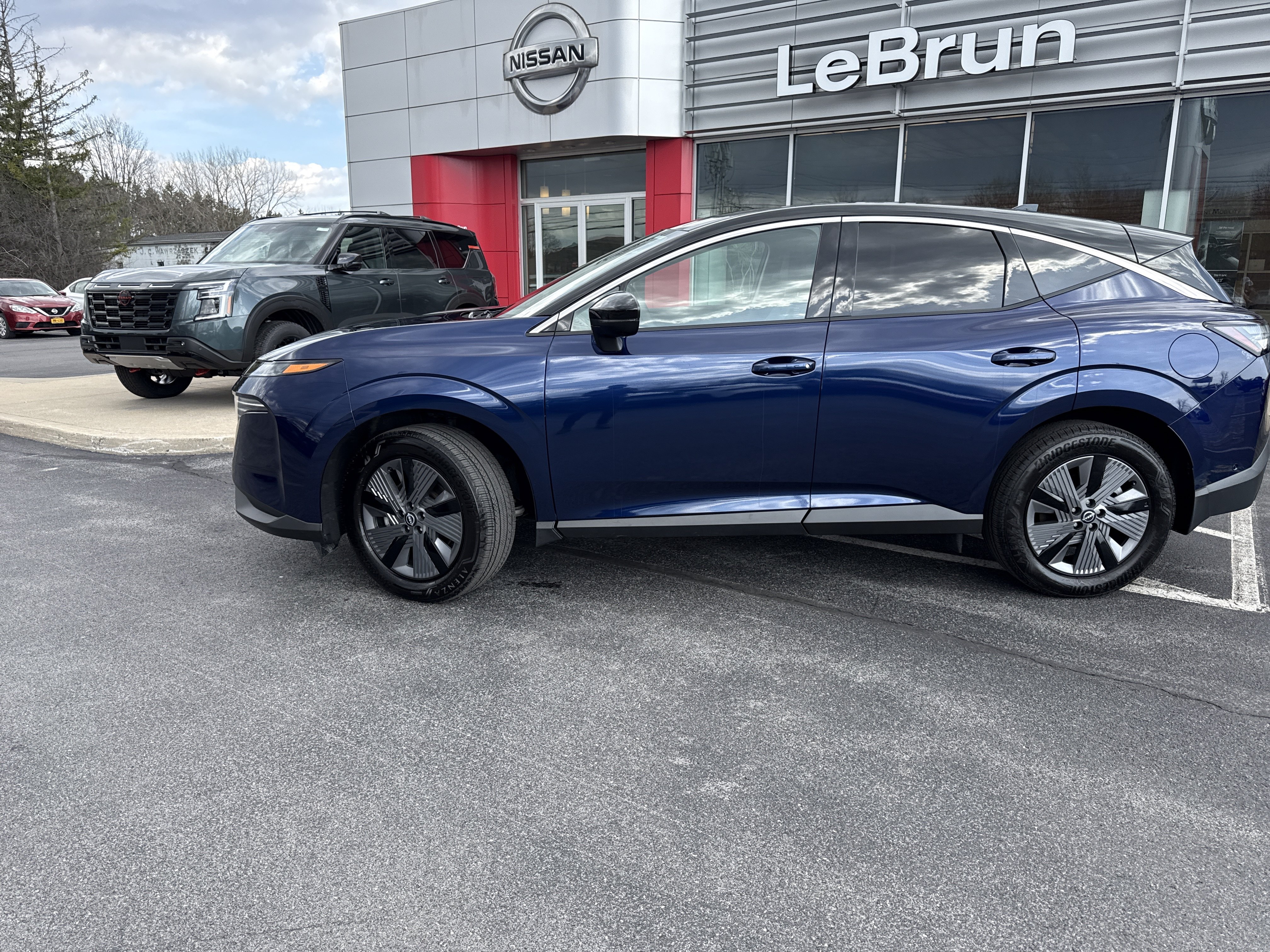 Used 2025 Nissan Murano SL AWD/4WD image 2