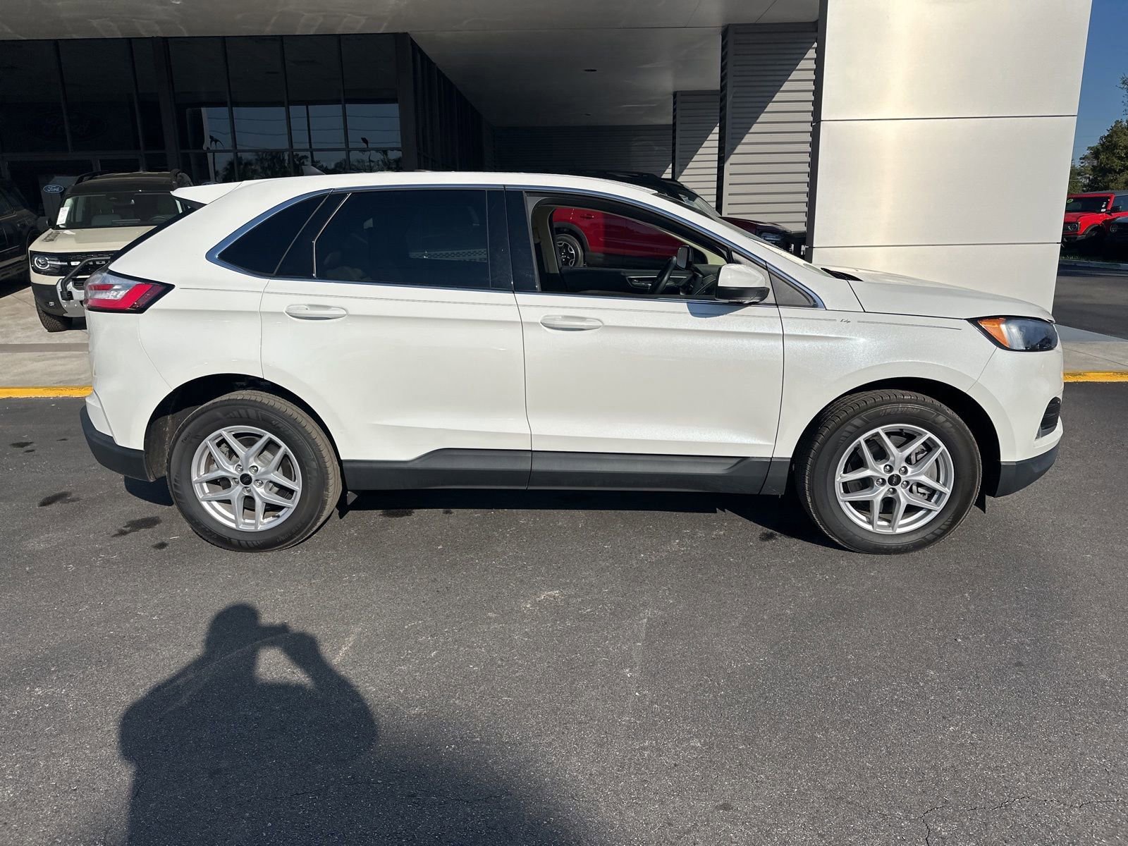 Certified 2024 Ford Edge SEL w/ Convenience Package image 3