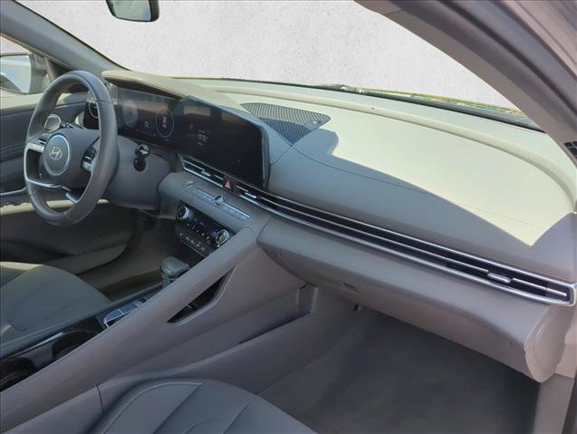 Used 2025 Hyundai Elantra SEL FWD image 27