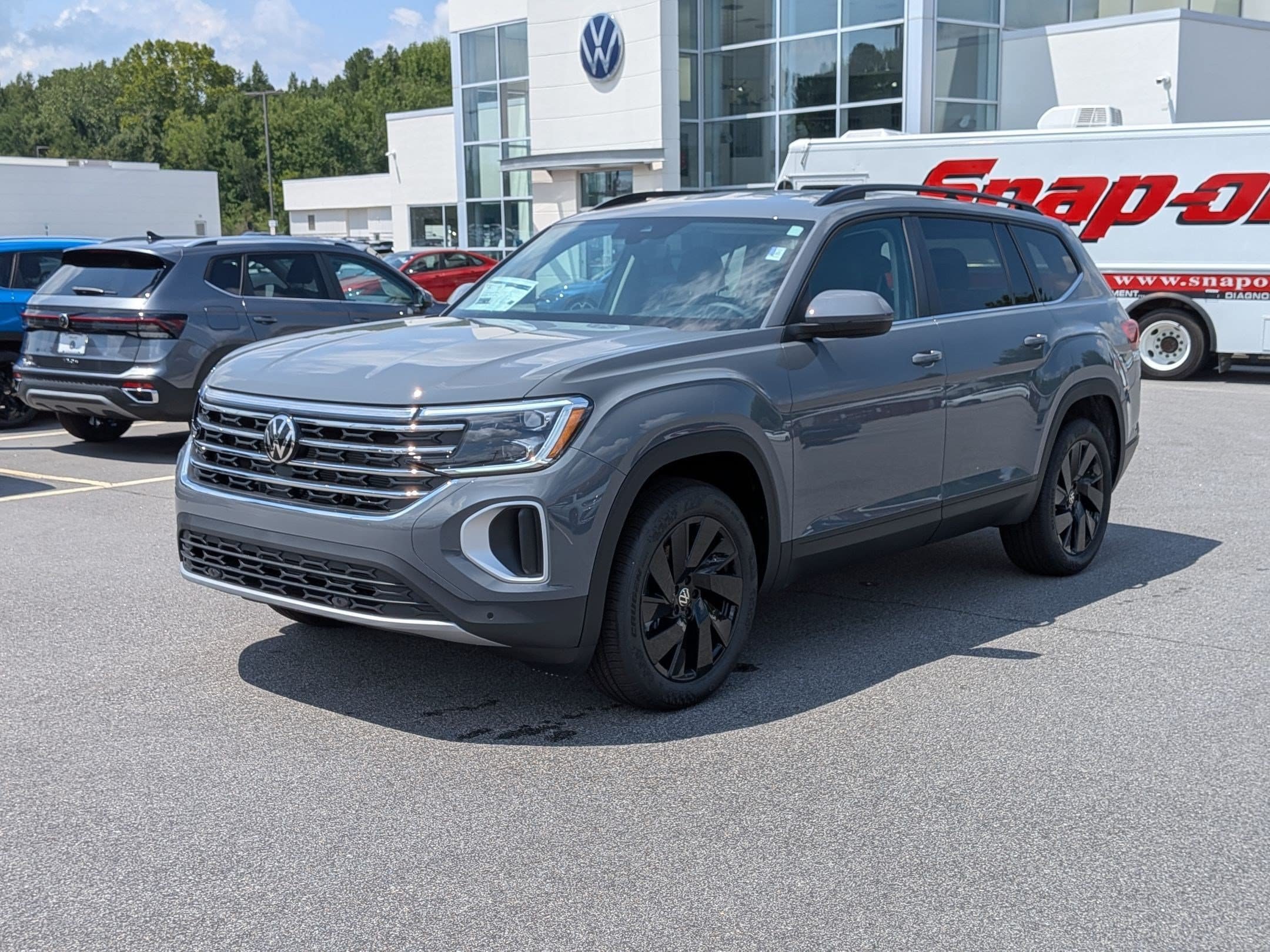 New 2026 Volkswagen Atlas SE FWD image 7
