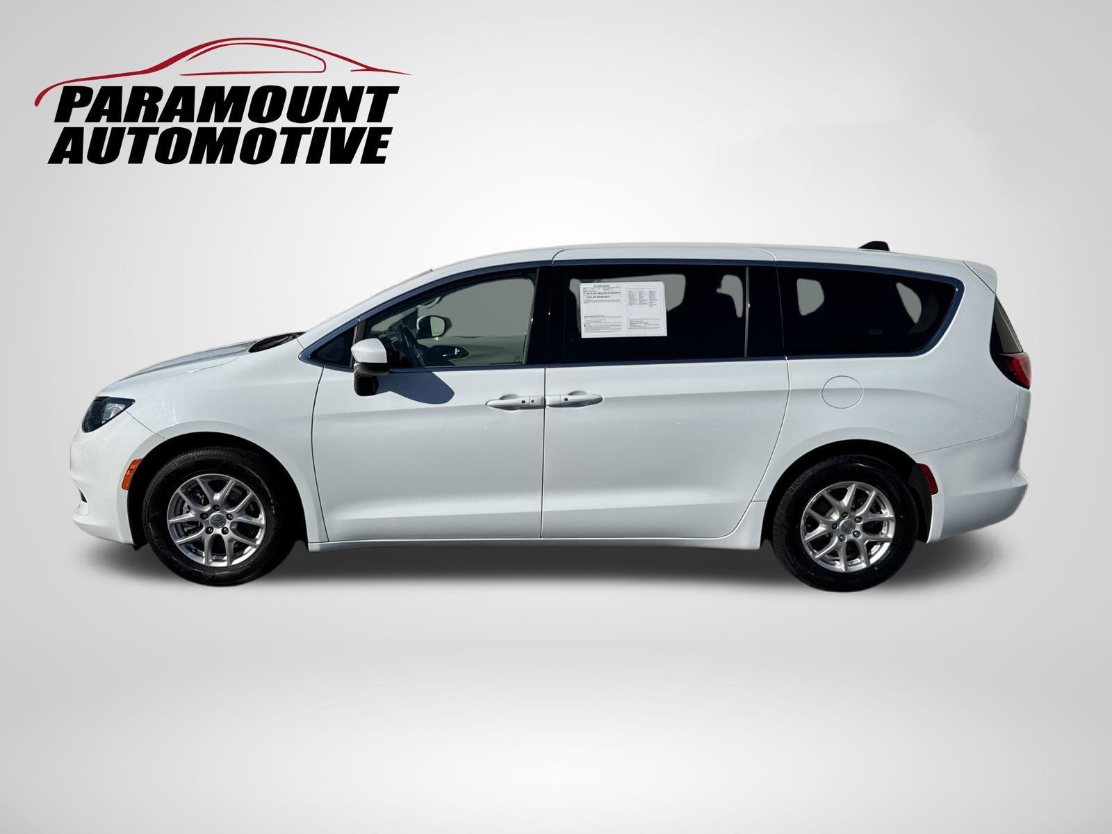 Used 2023 Chrysler Voyager LX FWD image 4