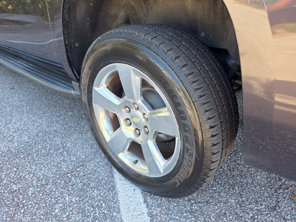 Used 2015 Chevrolet Suburban LT RWD image 31