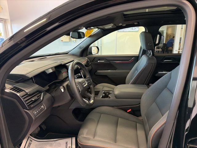 Used 2025 GMC Acadia AT4 w/ Luxury Package image 14