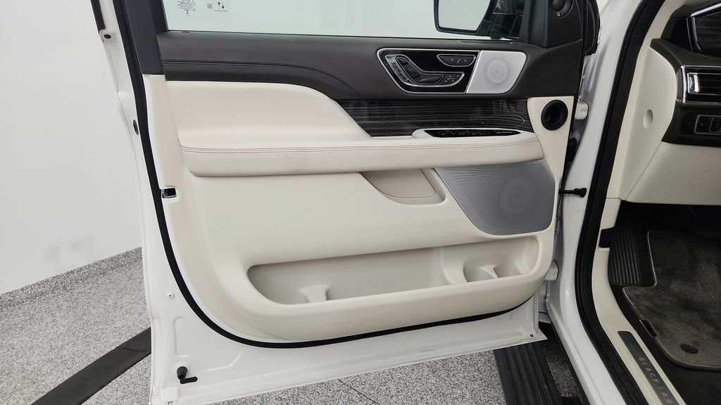 Used 2024 Lincoln Navigator Black Label AWD/4WD image 27